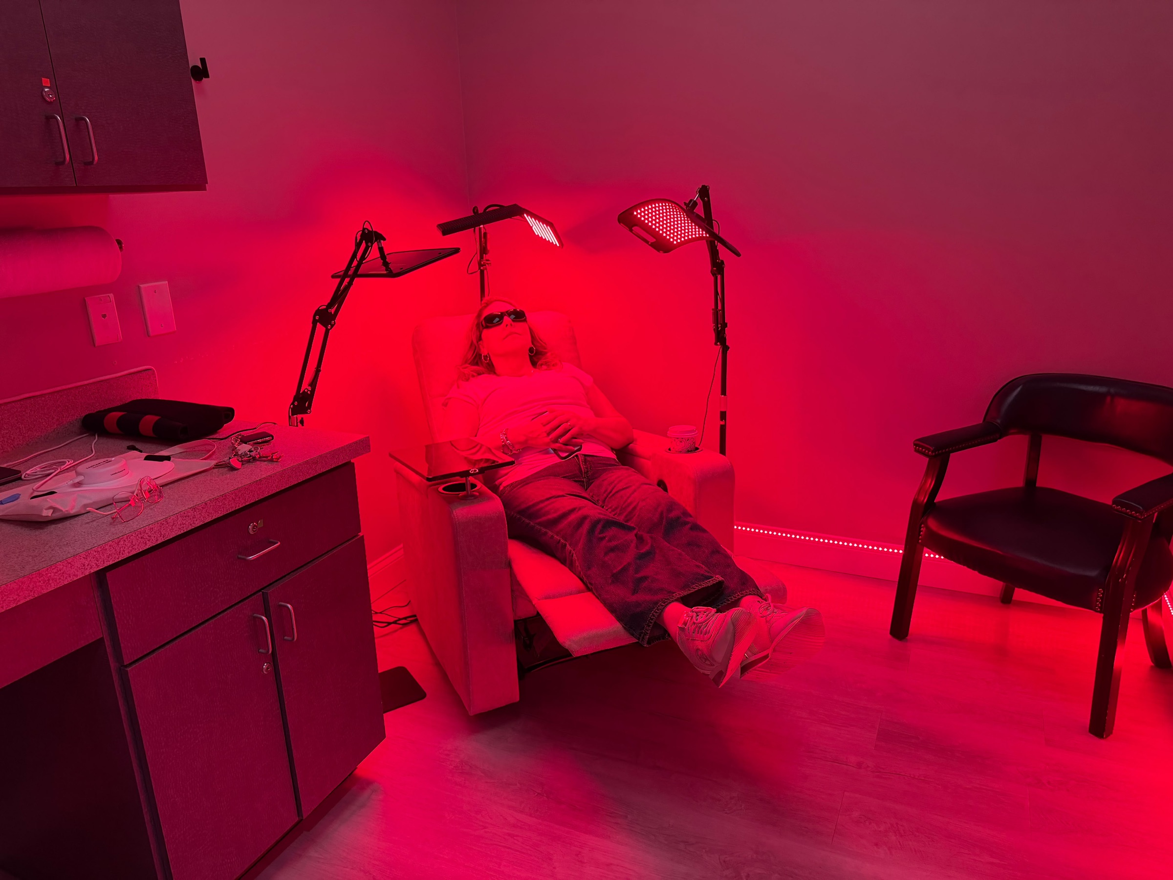 Red light panels positioned over a reclining chair at Suntree Hyperbaric Center